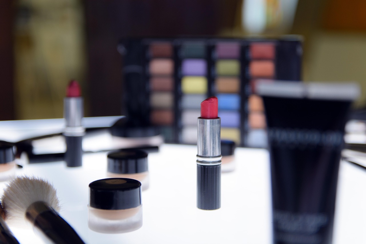 entdecken sie die faszinierende welt der lippenstifte mit einer vielzahl von farben und texturen, die ihren look perfektionieren. finden sie den idealen lippenstift für jeden anlass und genießen sie langanhaltende farbe und pflege.