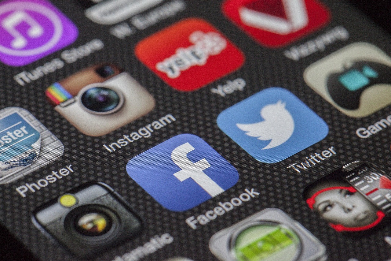 entdecken sie die welt der social media: tipps, trends und strategien für erfolgreiches online-marketing, effektive kommunikation und nachhaltigen markenaufbau in sozialen netzwerken.